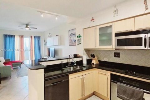Condominio en alquiler en Hallandale Beach, Florida, 1 dormitorio, 70.61 m2 № 2025626 - foto 12