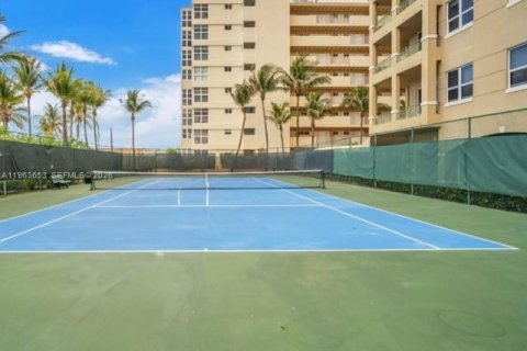 Condominio en alquiler en Hallandale Beach, Florida, 1 dormitorio, 70.61 m2 № 2025626 - foto 9