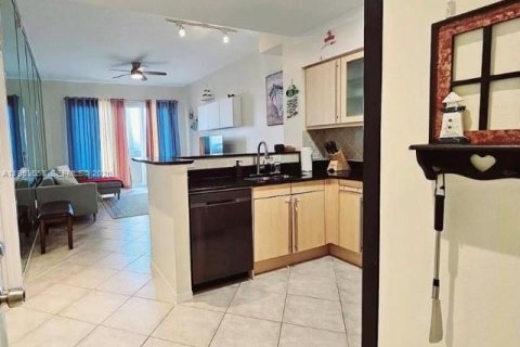 Condominio en alquiler en Hallandale Beach, Florida, 1 dormitorio, 70.61 m2 № 2025626 - foto 15