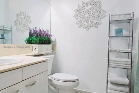 Condominio en alquiler en Hallandale Beach, Florida, 1 dormitorio, 70.61 m2 № 2025626 - foto 14