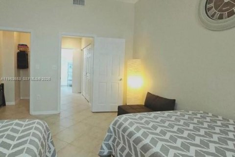 Condominio en alquiler en Hallandale Beach, Florida, 1 dormitorio, 70.61 m2 № 2025626 - foto 20