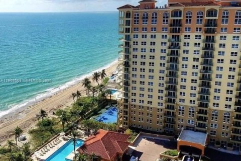 Condo in Hallandale Beach, Florida, 1 bedroom  № 2025626