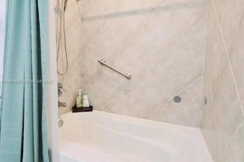Condominio en alquiler en Hallandale Beach, Florida, 1 dormitorio, 70.61 m2 № 2025626 - foto 23