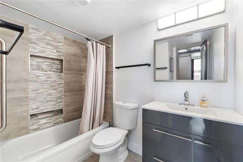 Copropriété à vendre à Oakland Park, Floride: 2 chambres, 120.77 m2 № 2154806 - photo 17
