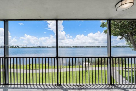 Copropriété à vendre à Oakland Park, Floride: 2 chambres, 120.77 m2 № 2154806 - photo 4