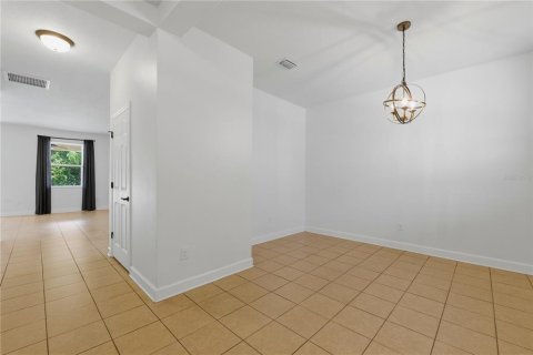 Villa ou maison à vendre à Land O' Lakes, Floride: 4 chambres, 208.57 m2 № 2198695 - photo 8