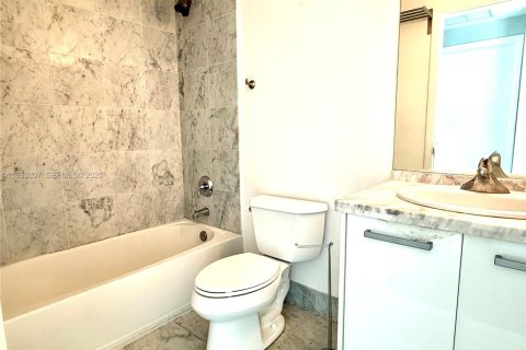 Снять в аренду кондоминиум в Майами, Флорида 2 спальни, 126.63м2, № 1991295 - фото 16