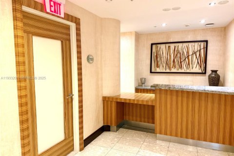 Снять в аренду кондоминиум в Майами, Флорида 2 спальни, 126.63м2, № 1991295 - фото 30