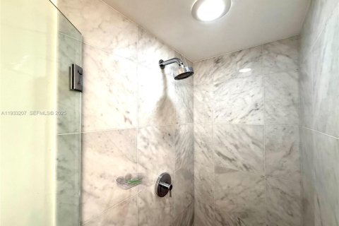 Снять в аренду кондоминиум в Майами, Флорида 2 спальни, 126.63м2, № 1991295 - фото 18