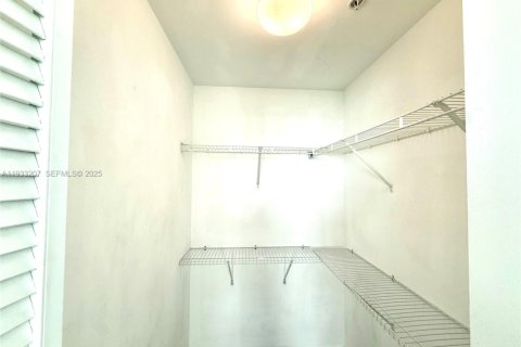 Снять в аренду кондоминиум в Майами, Флорида 2 спальни, 126.63м2, № 1991295 - фото 26