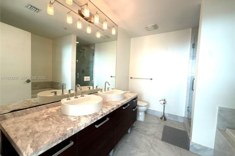 Снять в аренду кондоминиум в Майами, Флорида 2 спальни, 126.63м2, № 1991295 - фото 13