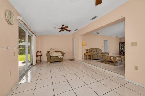 Villa ou maison à vendre à Pinecrest, Floride: 3 chambres, 150.78 m2 № 2068817 - photo 21