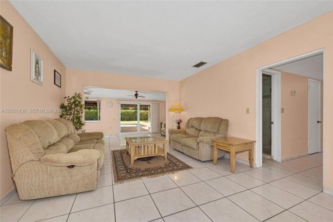 Villa ou maison à vendre à Pinecrest, Floride: 3 chambres, 150.78 m2 № 2068817 - photo 15