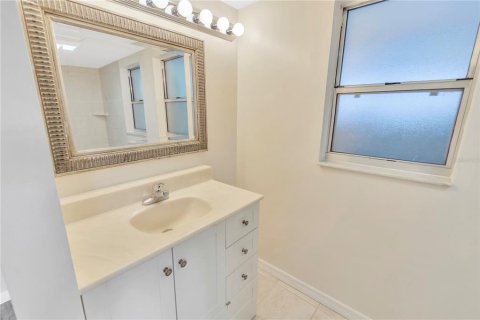 Casa en venta en Brandon, Florida, 3 dormitorios, 106.37 m2 № 1900361 - foto 8