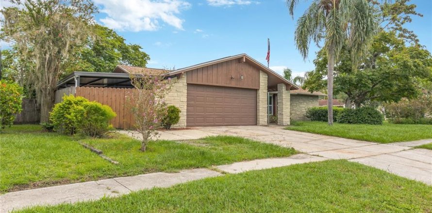 Casa en Brandon, Florida 3 dormitorios, 106.37 m2 № 1900361