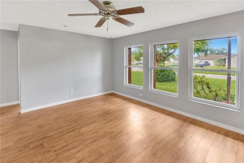 Casa en venta en Brandon, Florida, 3 dormitorios, 106.37 m2 № 1900361 - foto 14