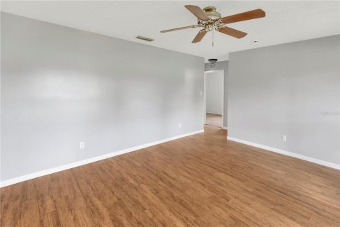 Casa en venta en Brandon, Florida, 3 dormitorios, 106.37 m2 № 1900361 - foto 13