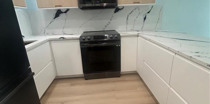 Condo in Pompano Beach, Florida, 1 bedroom  № 2250158