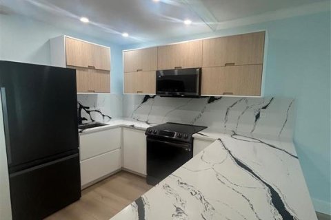 Condo in Pompano Beach, Florida, 1 bedroom  № 2250158 - photo 3