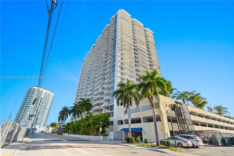 Copropriété à louer à North Bay Village, Floride: 2 chambres, 95.69 m2 № 2042413 - photo 26