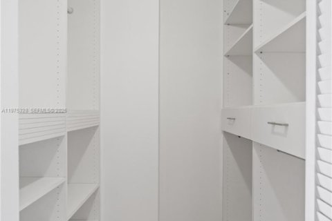 Copropriété à louer à North Bay Village, Floride: 2 chambres, 95.69 m2 № 2042413 - photo 21