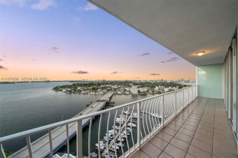 Copropriété à louer à North Bay Village, Floride: 2 chambres, 95.69 m2 № 2042413 - photo 4