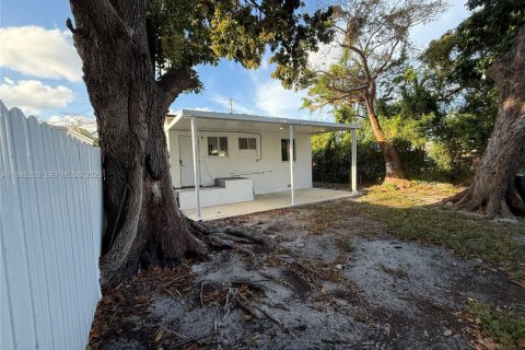 Casa en venta en Miami, Florida, 3 dormitorios, 74.32 m2 № 2047898 - foto 16