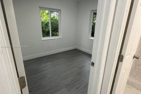 Casa en venta en Miami, Florida, 3 dormitorios, 74.32 m2 № 2047898 - foto 4