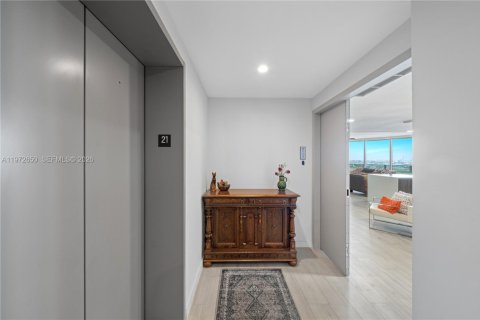 Купить кондоминиум в Майами, Флорида 3 спальни, 187.48м2, № 2046262 - фото 7