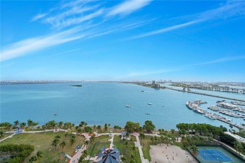 Кондоминиум с 3 спальнями в Майами, Флорида № 2046262