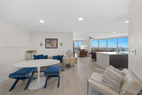 Купить кондоминиум в Майами, Флорида 3 спальни, 187.48м2, № 2046262 - фото 16