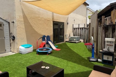 House in Miami, Florida 3 bedrooms, 146.97 sq.m. № 1683540 - photo 29