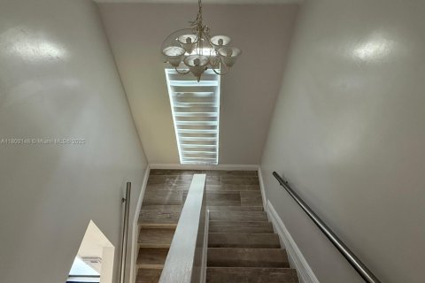House in Miami, Florida 3 bedrooms, 146.97 sq.m. № 1683540 - photo 16