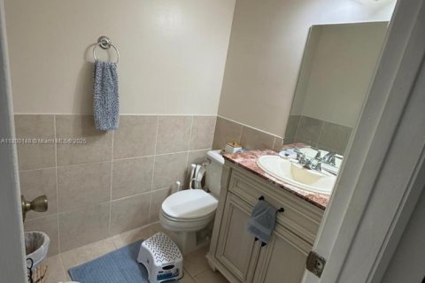 House in Miami, Florida 3 bedrooms, 146.97 sq.m. № 1683540 - photo 15