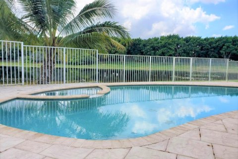 House in Weston, Florida 3 bedrooms, 141.4 sq.m. № 2069706 - photo 29