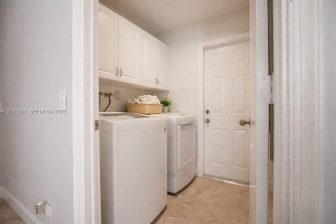 House in Weston, Florida 3 bedrooms, 141.4 sq.m. № 2069706 - photo 26