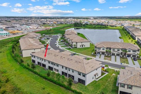 Townhouse in Lakewood Ranch, Florida 3 bedrooms, 178.84 sq.m. № 1911820 - photo 5