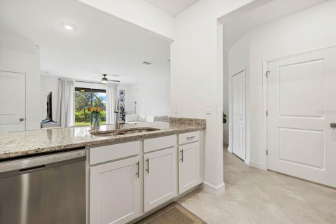 Townhouse in Lakewood Ranch, Florida 3 bedrooms, 178.84 sq.m. № 1911820 - photo 15