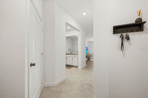 Townhouse in Lakewood Ranch, Florida 3 bedrooms, 178.84 sq.m. № 1911820 - photo 17