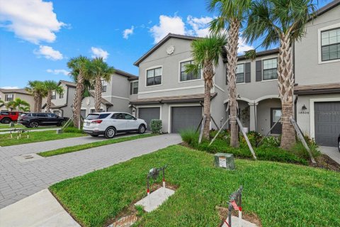 Townhouse in Lakewood Ranch, Florida 3 bedrooms, 178.84 sq.m. № 1911820 - photo 3