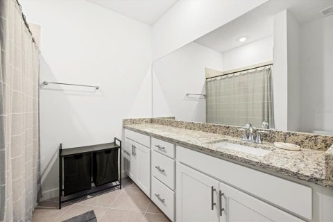 Townhouse in Lakewood Ranch, Florida 3 bedrooms, 178.84 sq.m. № 1911820 - photo 29