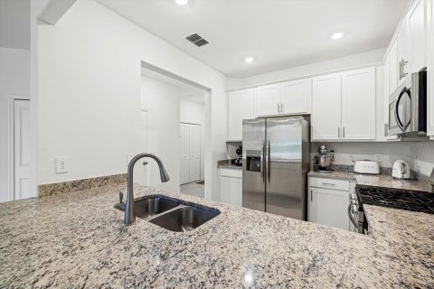 Townhouse in Lakewood Ranch, Florida 3 bedrooms, 178.84 sq.m. № 1911820 - photo 11