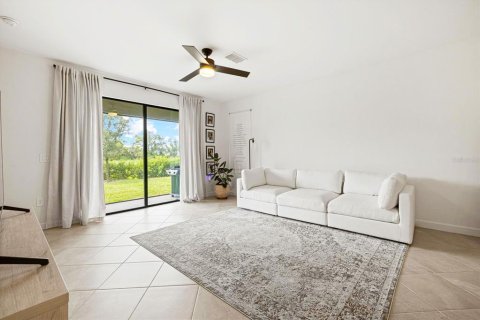 Townhouse in Lakewood Ranch, Florida 3 bedrooms, 178.84 sq.m. № 1911820 - photo 10