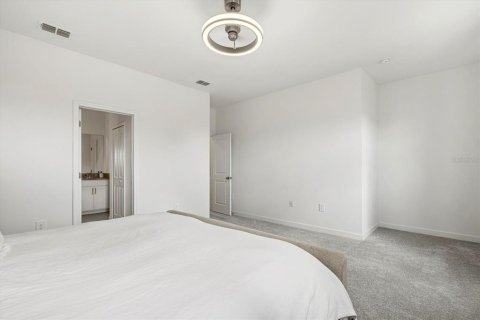 Townhouse in Lakewood Ranch, Florida 3 bedrooms, 178.84 sq.m. № 1911820 - photo 23