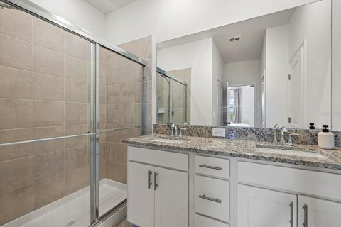 Townhouse in Lakewood Ranch, Florida 3 bedrooms, 178.84 sq.m. № 1911820 - photo 25