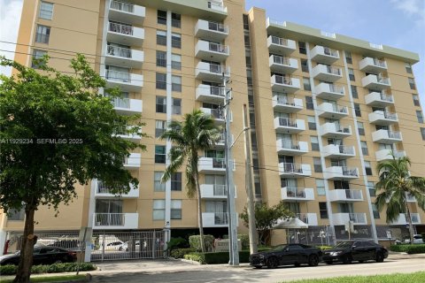 Copropriété à vendre à North Miami, Floride: 2 chambres, 89.46 m2 № 1987576 - photo 19