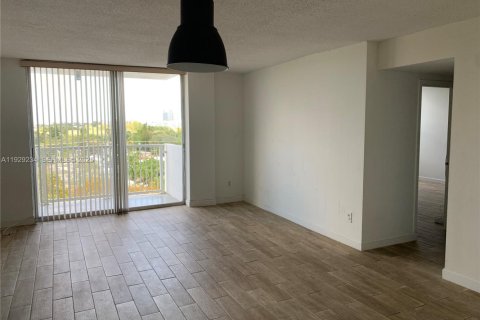 Copropriété à vendre à North Miami, Floride: 2 chambres, 89.46 m2 № 1987576 - photo 2