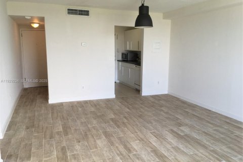 Copropriété à vendre à North Miami, Floride: 2 chambres, 89.46 m2 № 1987576 - photo 1