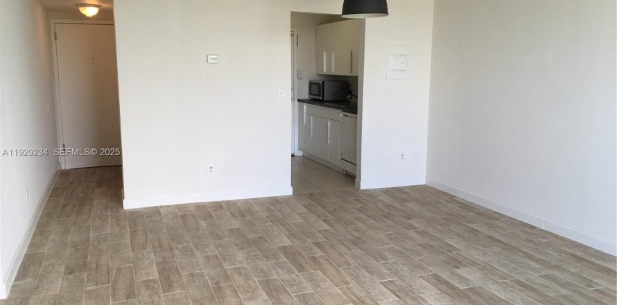 Condo à North Miami, Floride, 2 chambres № 1987576