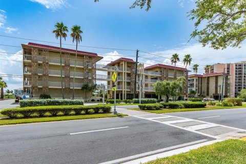 Condo in Clearwater, Florida, 2 bedrooms  № 2210746 - photo 25